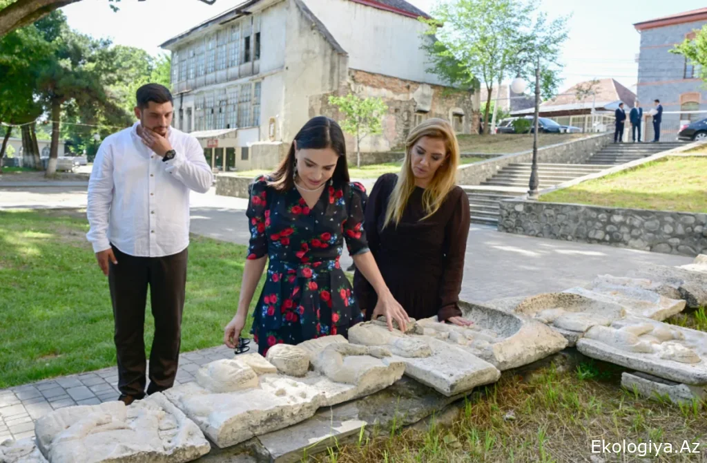 Leyla Əliyeva Şəki şəhərindəki Məhəmməd Füzuli adına parkda görülən işlərlə tanış olub